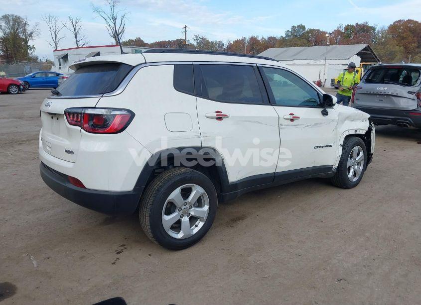 Photo 4 of 2019 Jeep Compass LATITUDE 4X4 (VIN 3C4NJDBB3KT678367)