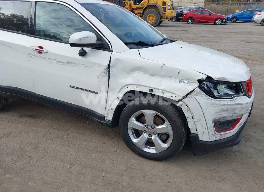 Photo 6 of 2019 Jeep Compass LATITUDE 4X4 (VIN 3C4NJDBB3KT678367)