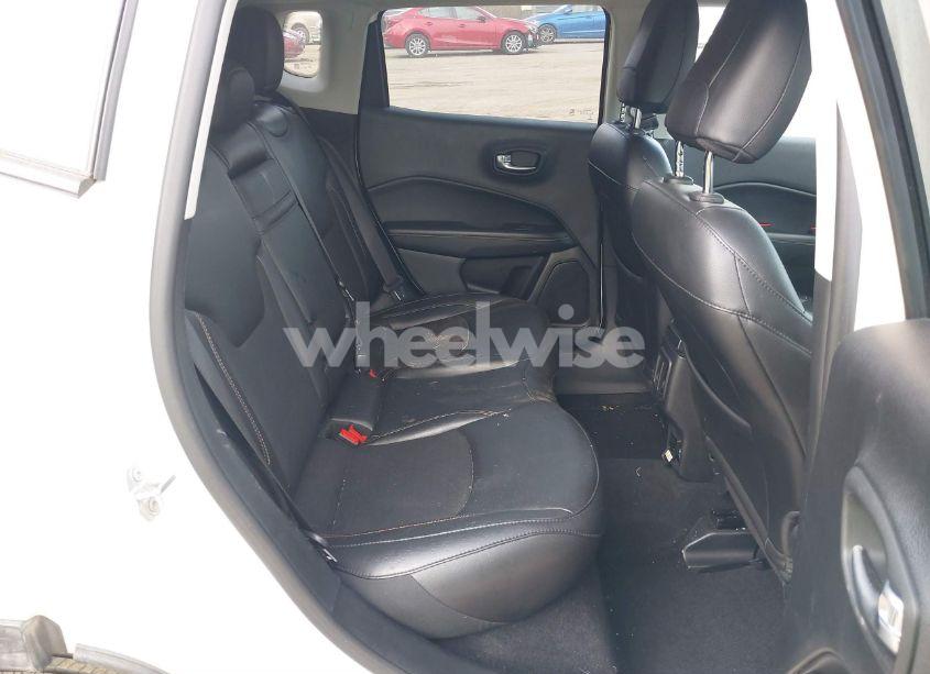 Photo 8 of 2019 Jeep Compass LATITUDE 4X4 (VIN 3C4NJDBB3KT678367)