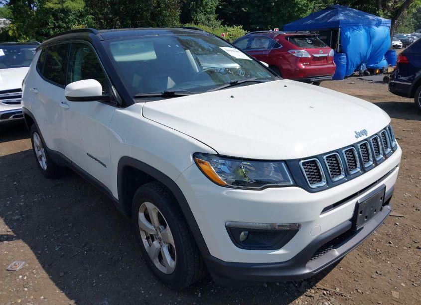 2019 Jeep Compass LATITUDE 4X4 (VIN 3C4NJDBB3KT696805) main photo