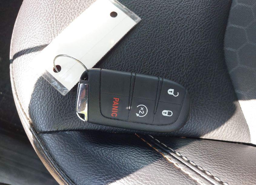 Photo 11 of 2019 Jeep Compass LATITUDE 4X4 (VIN 3C4NJDBB3KT696805)