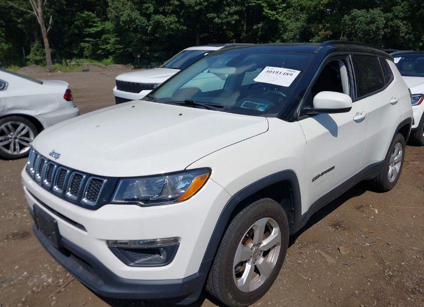 Photo 2 of 2019 Jeep Compass LATITUDE 4X4 (VIN 3C4NJDBB3KT696805)