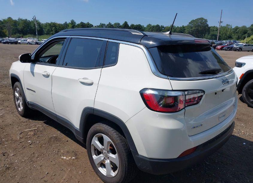 Photo 3 of 2019 Jeep Compass LATITUDE 4X4 (VIN 3C4NJDBB3KT696805)