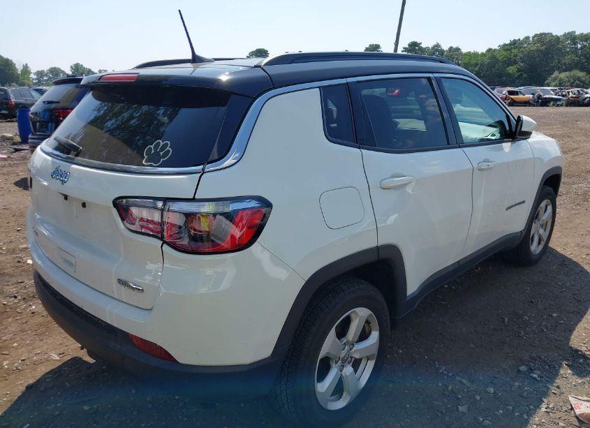 Photo 4 of 2019 Jeep Compass LATITUDE 4X4 (VIN 3C4NJDBB3KT696805)