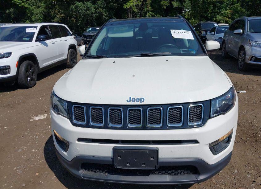 Photo 6 of 2019 Jeep Compass LATITUDE 4X4 (VIN 3C4NJDBB3KT696805)