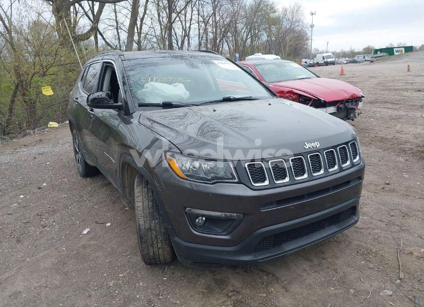 2019 Jeep Compass LATITUDE 4X4 (VIN 3C4NJDBB3KT729012) main photo
