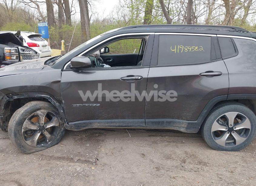 Photo 13 of 2019 Jeep Compass LATITUDE 4X4 (VIN 3C4NJDBB3KT729012)