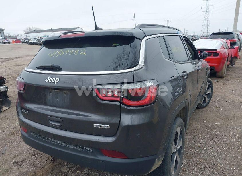 Photo 4 of 2019 Jeep Compass LATITUDE 4X4 (VIN 3C4NJDBB3KT729012)