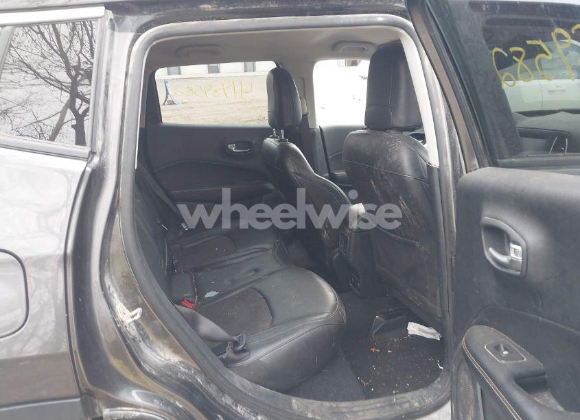 Photo 8 of 2019 Jeep Compass LATITUDE 4X4 (VIN 3C4NJDBB3KT729012)