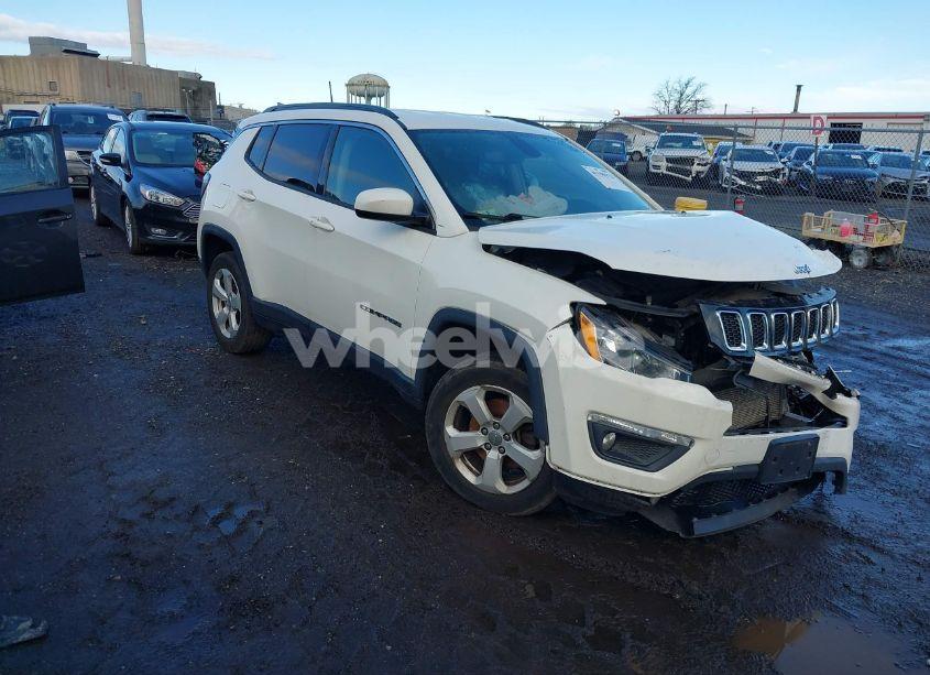 2019 Jeep Compass LATITUDE 4X4 (VIN 3C4NJDBB3KT767596) main photo