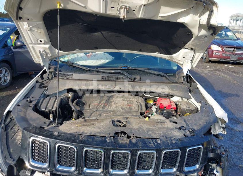 Photo 10 of 2019 Jeep Compass LATITUDE 4X4 (VIN 3C4NJDBB3KT767596)