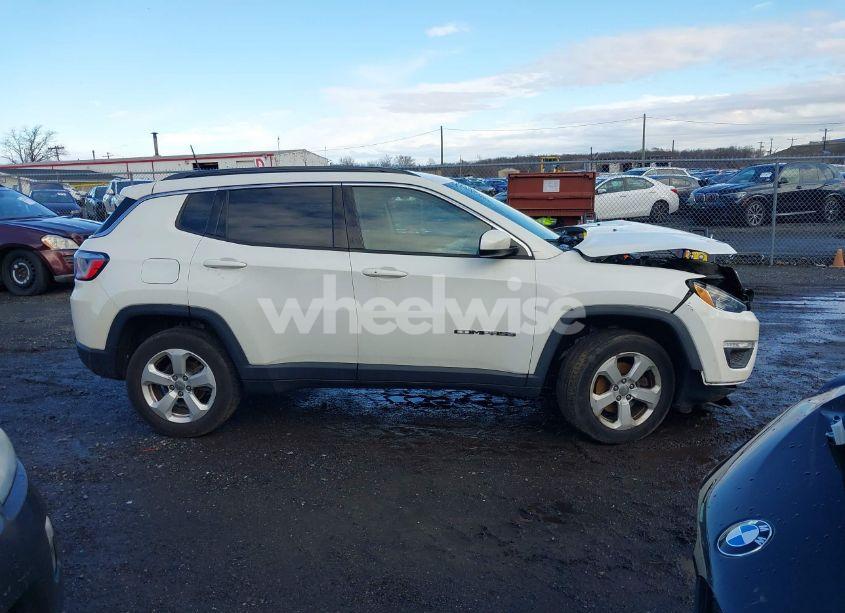 Photo 13 of 2019 Jeep Compass LATITUDE 4X4 (VIN 3C4NJDBB3KT767596)