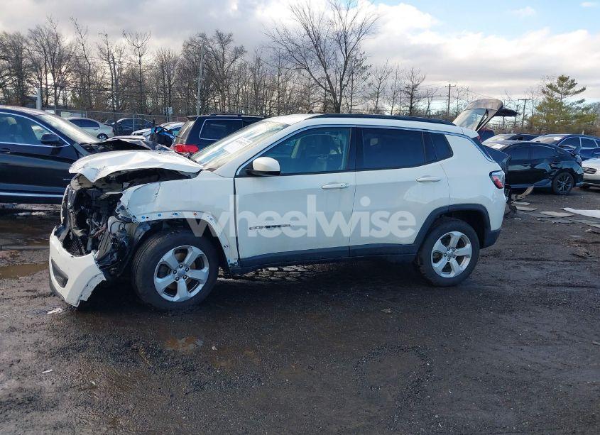 Photo 14 of 2019 Jeep Compass LATITUDE 4X4 (VIN 3C4NJDBB3KT767596)