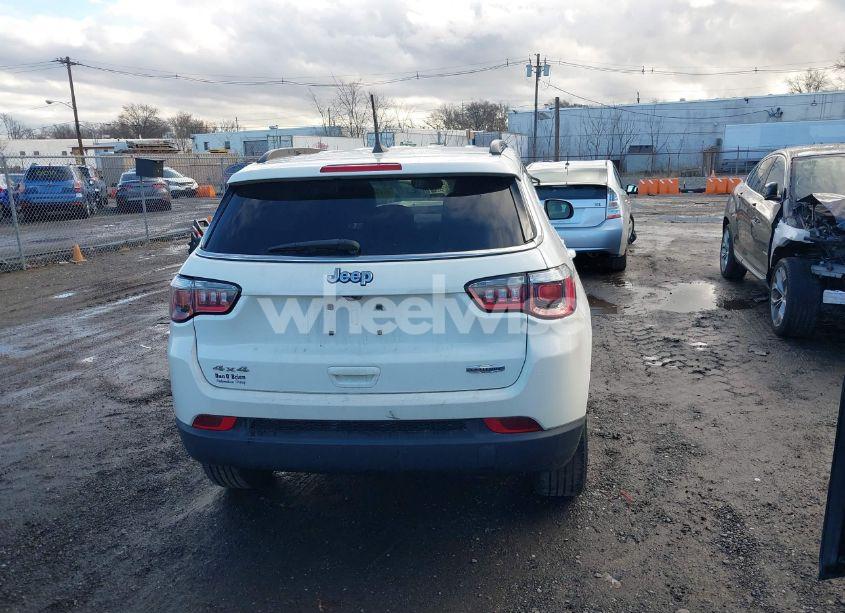 Photo 16 of 2019 Jeep Compass LATITUDE 4X4 (VIN 3C4NJDBB3KT767596)