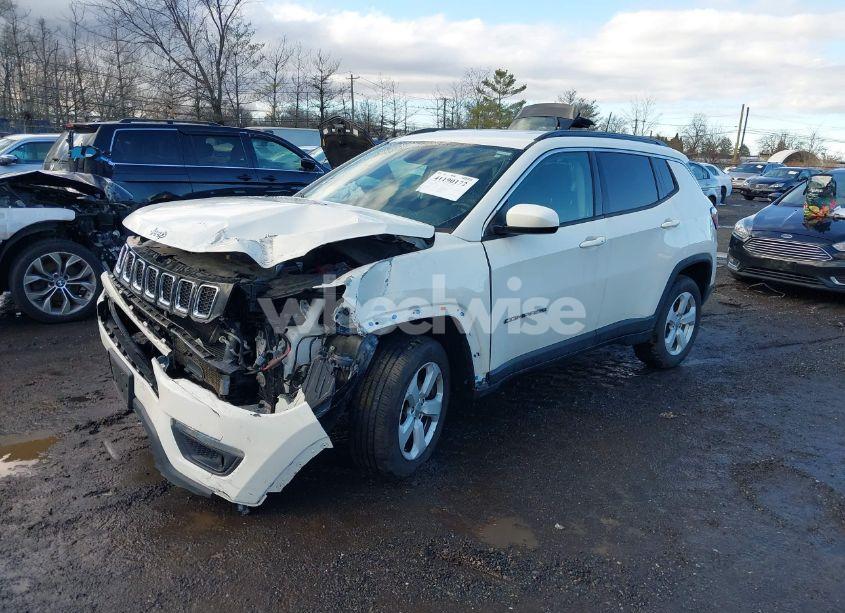 Photo 2 of 2019 Jeep Compass LATITUDE 4X4 (VIN 3C4NJDBB3KT767596)