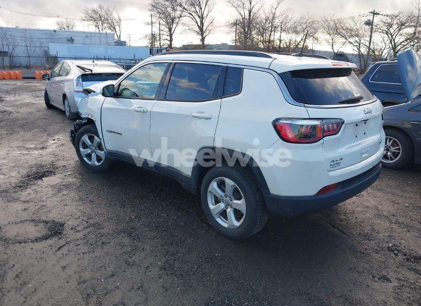 Photo 3 of 2019 Jeep Compass LATITUDE 4X4 (VIN 3C4NJDBB3KT767596)