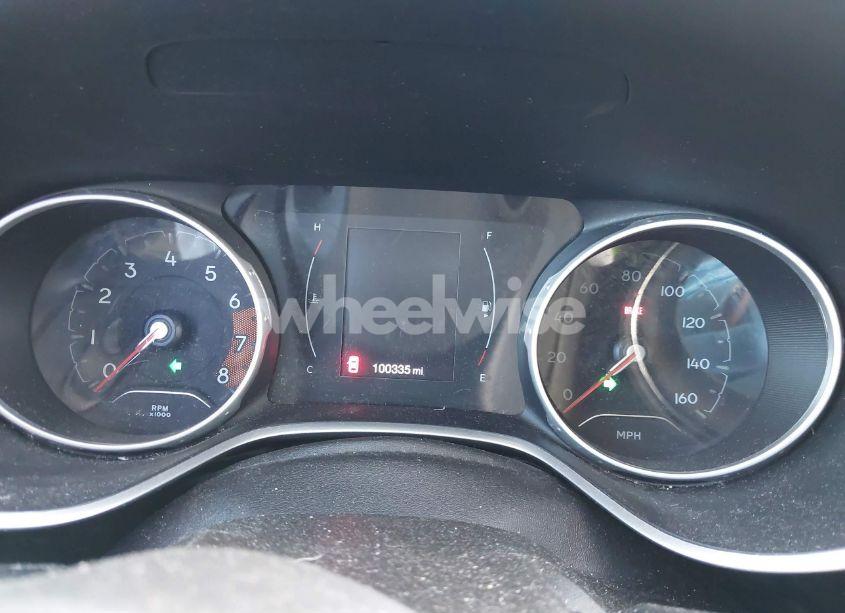 Photo 7 of 2019 Jeep Compass LATITUDE 4X4 (VIN 3C4NJDBB3KT767596)