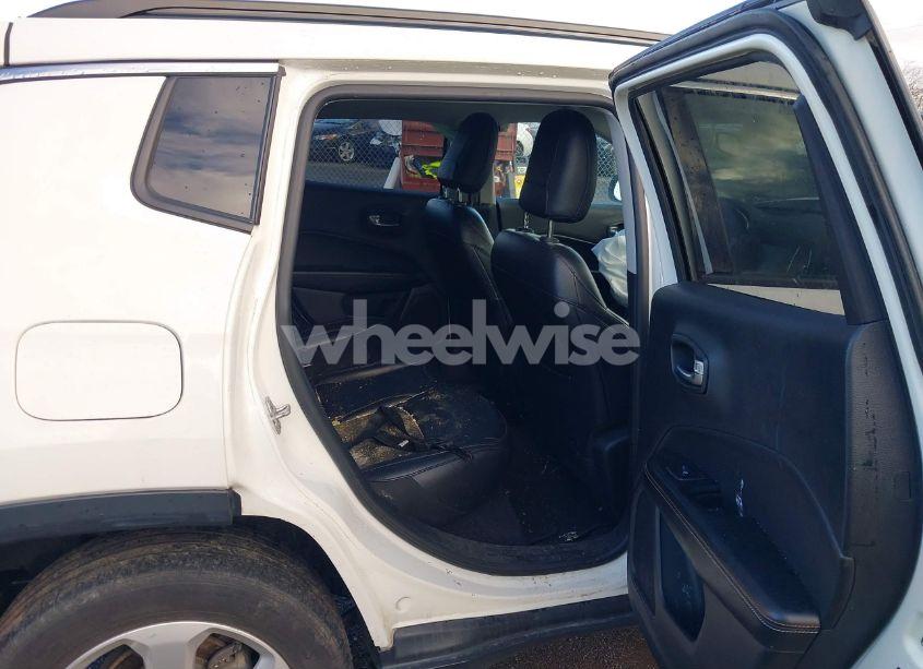 Photo 8 of 2019 Jeep Compass LATITUDE 4X4 (VIN 3C4NJDBB3KT767596)