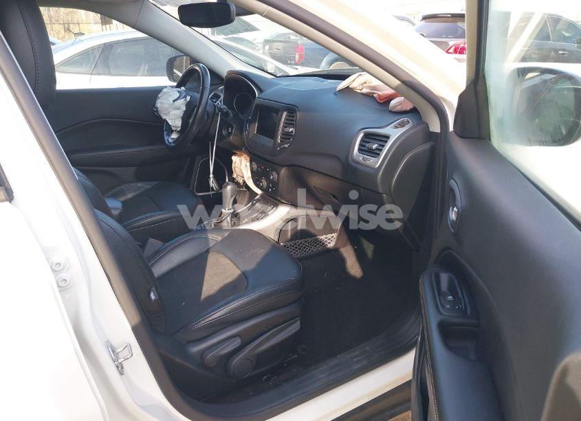 Photo 5 of 2020 Jeep Compass LATITUDE 4X4 (VIN 3C4NJDBB3LT148983)