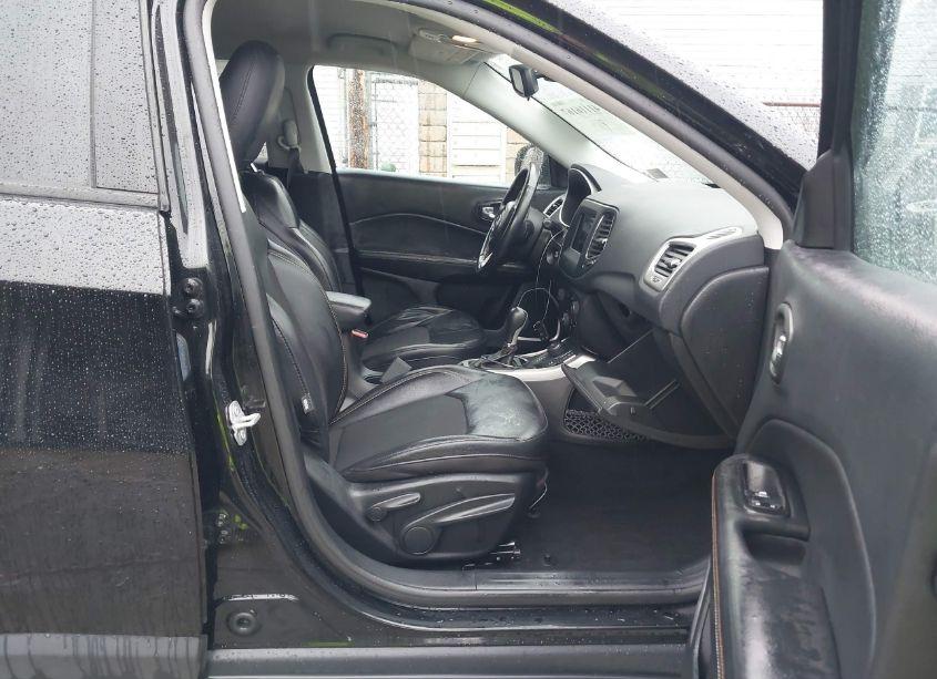 Photo 5 of 2020 Jeep Compass LATITUDE 4X4 (VIN 3C4NJDBB3LT150006)