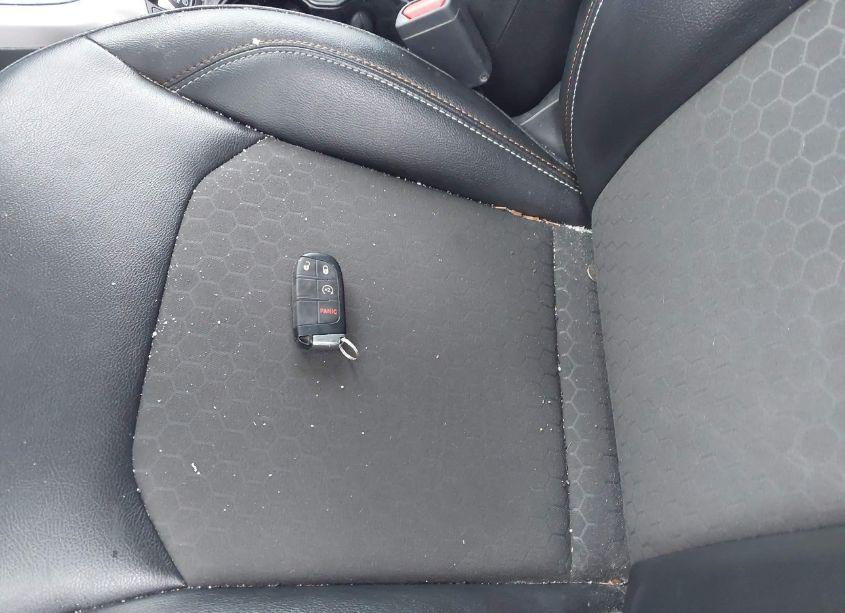 Photo 11 of 2020 Jeep Compass LATITUDE 4X4 (VIN 3C4NJDBB3LT229417)