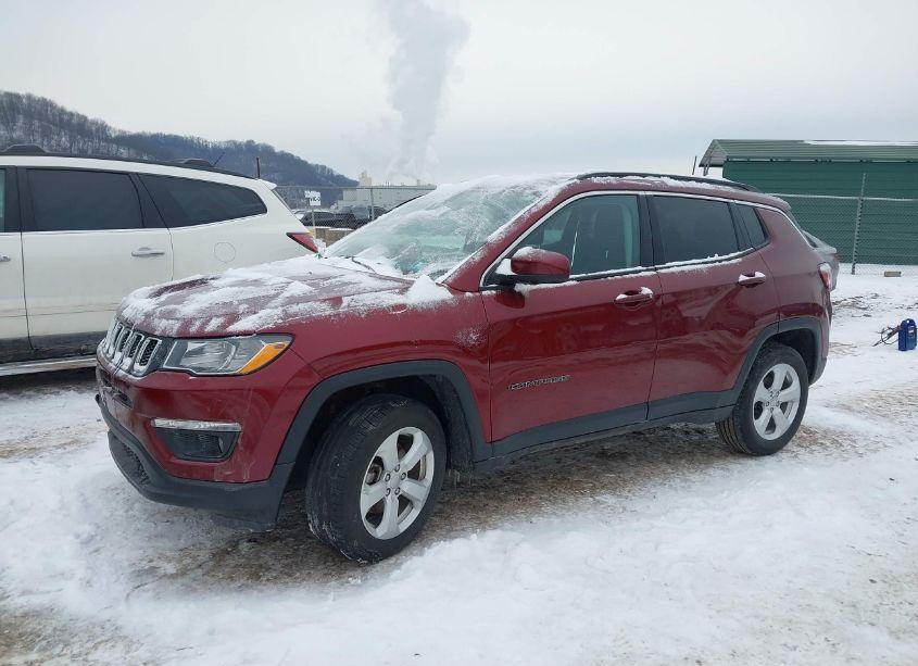 Photo 2 of 2020 Jeep Compass LATITUDE 4X4 (VIN 3C4NJDBB3LT229417)