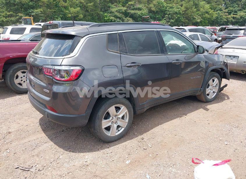 Photo 4 of 2022 Jeep Compass LATITUDE 4X4 (VIN 3C4NJDBB3NT147304)