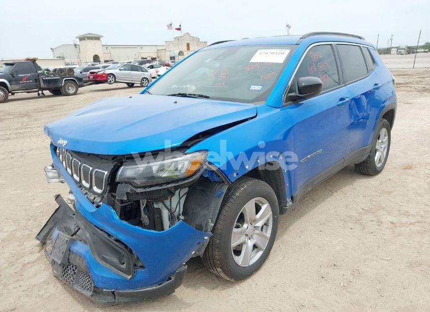 Photo 2 of 2022 Jeep Compass LATITUDE 4X4 (VIN 3C4NJDBB3NT231817)
