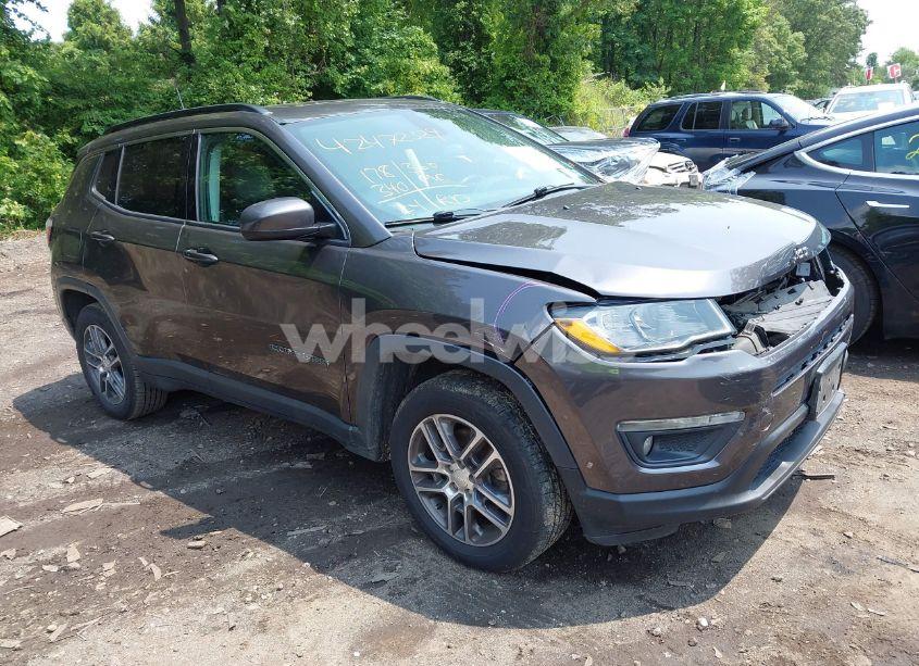 2018 Jeep Compass LATITUDE 4X4 (VIN 3C4NJDBB4JT100129) main photo