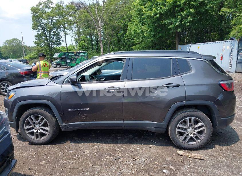Photo 14 of 2018 Jeep Compass LATITUDE 4X4 (VIN 3C4NJDBB4JT100129)