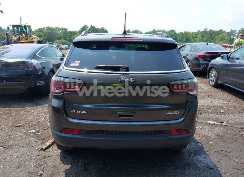 Photo 16 of 2018 Jeep Compass LATITUDE 4X4 (VIN 3C4NJDBB4JT100129)