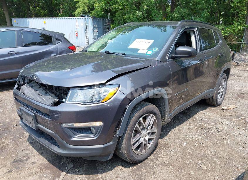 Photo 2 of 2018 Jeep Compass LATITUDE 4X4 (VIN 3C4NJDBB4JT100129)