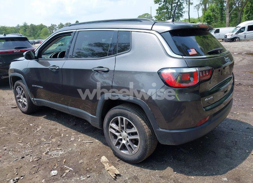 Photo 3 of 2018 Jeep Compass LATITUDE 4X4 (VIN 3C4NJDBB4JT100129)