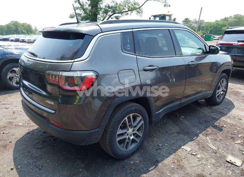 Photo 4 of 2018 Jeep Compass LATITUDE 4X4 (VIN 3C4NJDBB4JT100129)