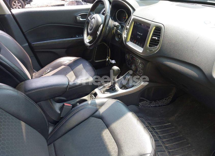 Photo 5 of 2018 Jeep Compass LATITUDE 4X4 (VIN 3C4NJDBB4JT100129)