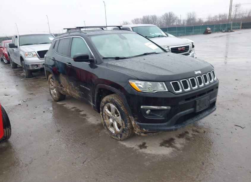 2018 Jeep Compass LATITUDE 4X4 (VIN 3C4NJDBB4JT139206) main photo