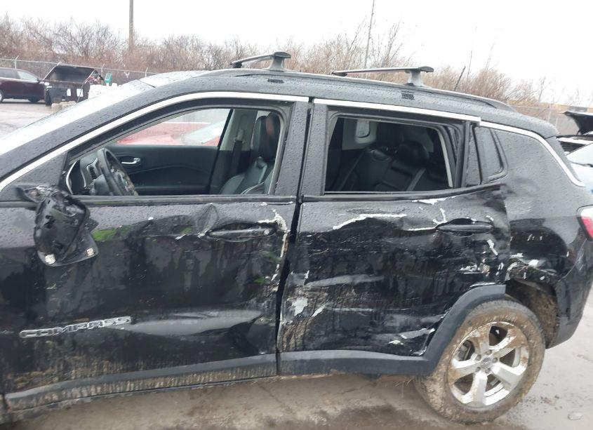 Photo 14 of 2018 Jeep Compass LATITUDE 4X4 (VIN 3C4NJDBB4JT139206)