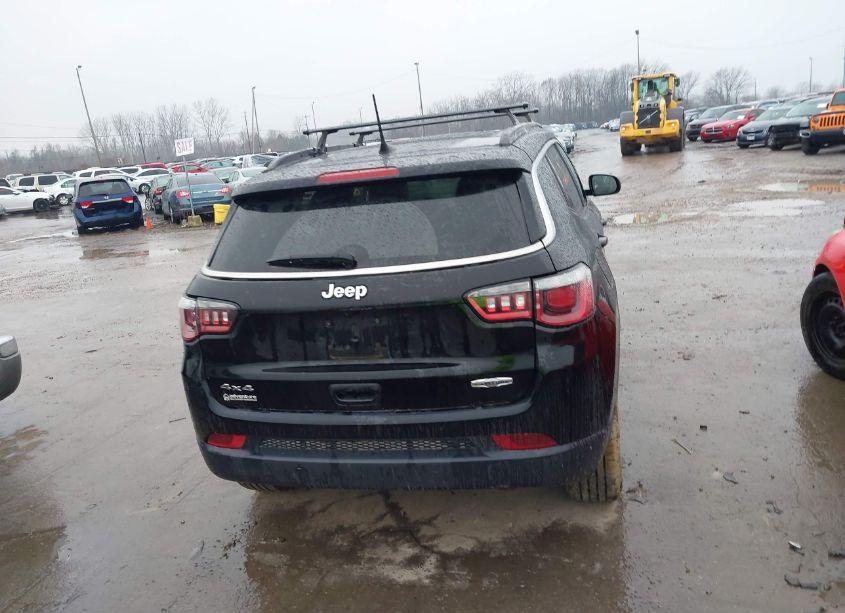 Photo 16 of 2018 Jeep Compass LATITUDE 4X4 (VIN 3C4NJDBB4JT139206)