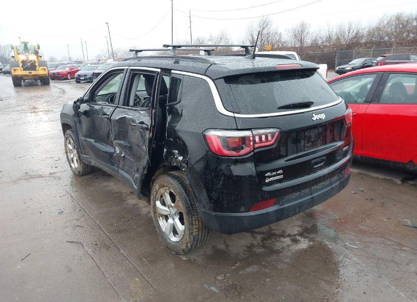 Photo 3 of 2018 Jeep Compass LATITUDE 4X4 (VIN 3C4NJDBB4JT139206)