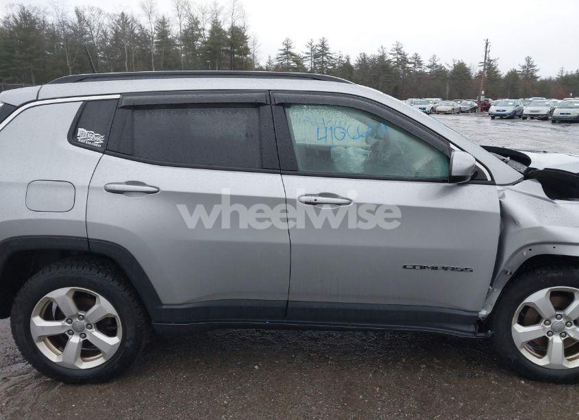 Photo 13 of 2018 Jeep Compass LATITUDE 4X4 (VIN 3C4NJDBB4JT150139)