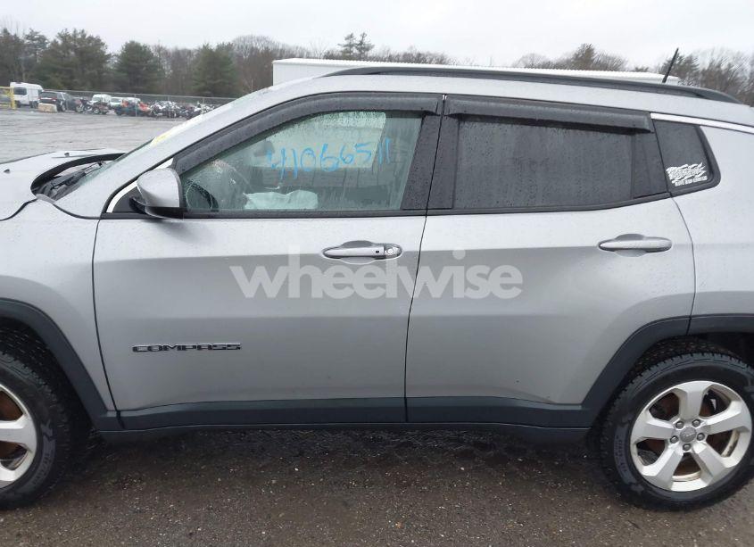 Photo 14 of 2018 Jeep Compass LATITUDE 4X4 (VIN 3C4NJDBB4JT150139)