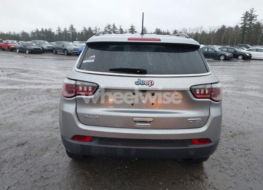 Photo 16 of 2018 Jeep Compass LATITUDE 4X4 (VIN 3C4NJDBB4JT150139)
