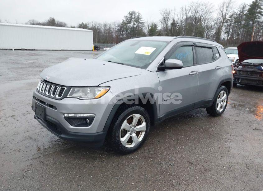 Photo 2 of 2018 Jeep Compass LATITUDE 4X4 (VIN 3C4NJDBB4JT150139)
