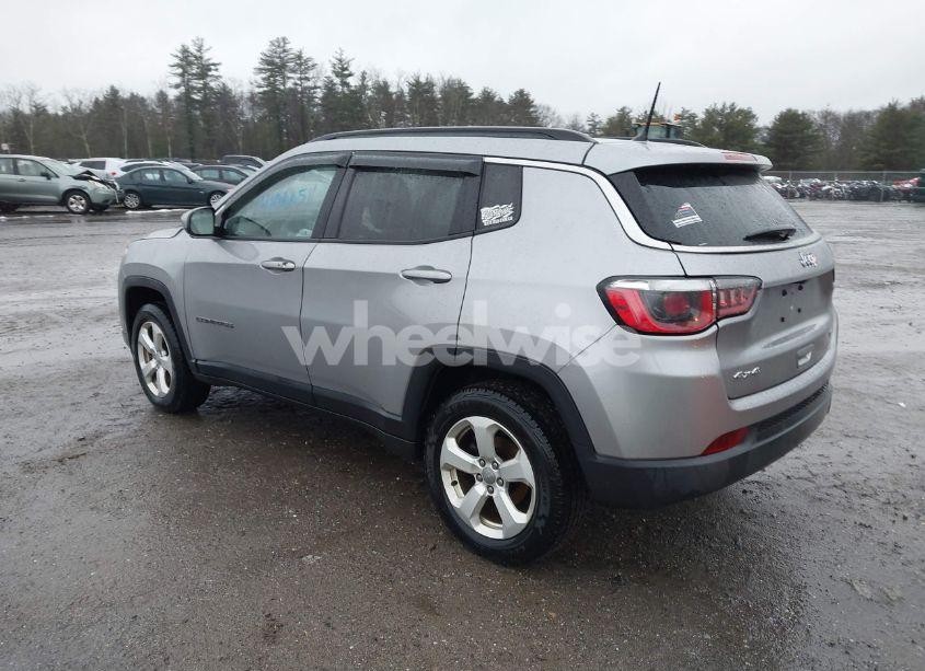Photo 3 of 2018 Jeep Compass LATITUDE 4X4 (VIN 3C4NJDBB4JT150139)