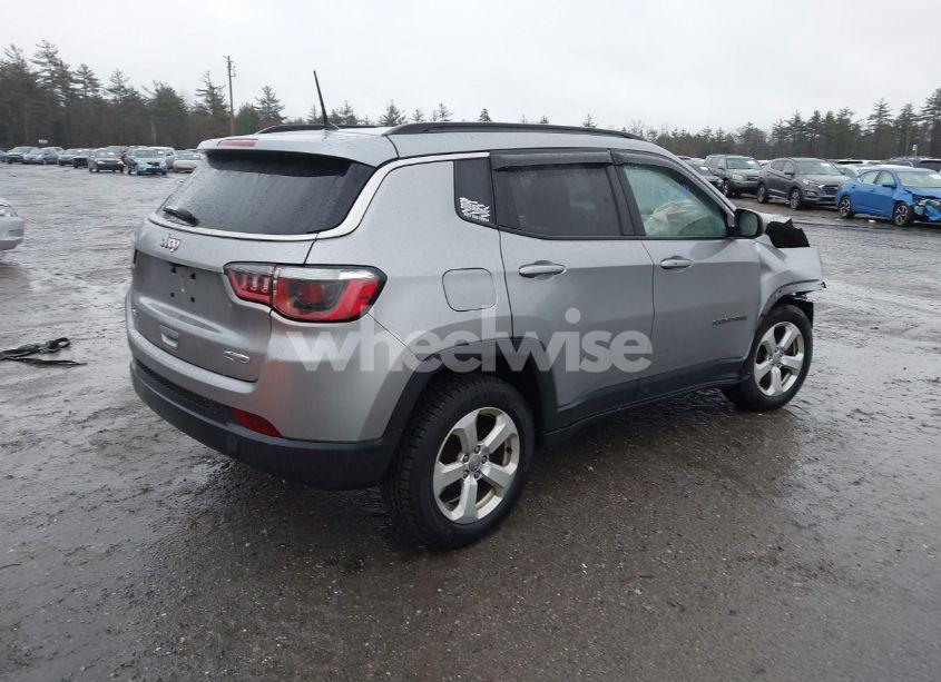 Photo 4 of 2018 Jeep Compass LATITUDE 4X4 (VIN 3C4NJDBB4JT150139)