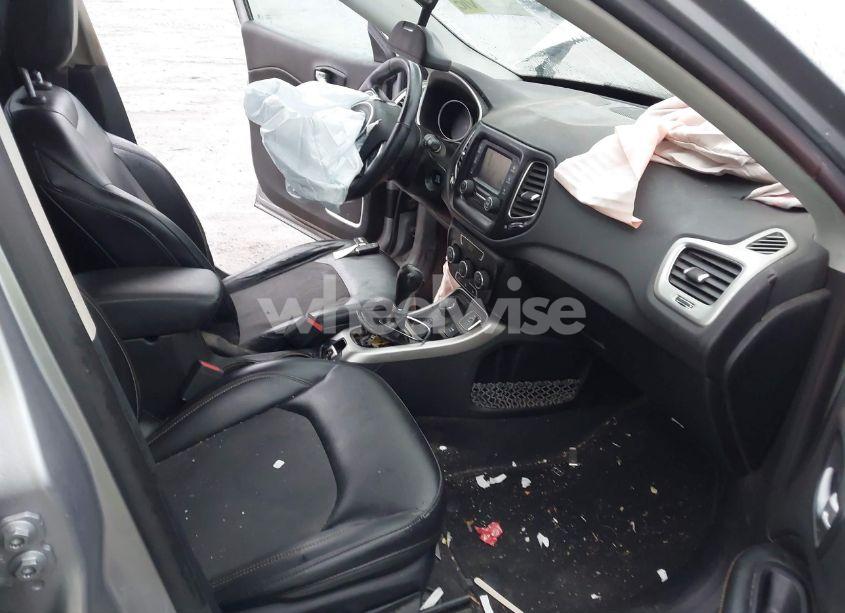 Photo 5 of 2018 Jeep Compass LATITUDE 4X4 (VIN 3C4NJDBB4JT150139)