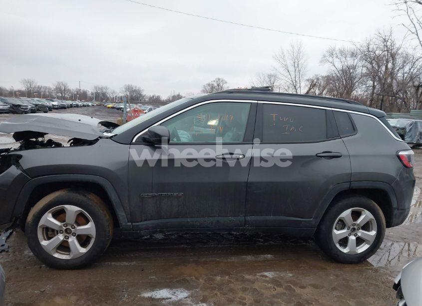 Photo 14 of 2018 Jeep Compass LATITUDE 4X4 (VIN 3C4NJDBB4JT161349)