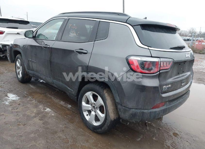 Photo 3 of 2018 Jeep Compass LATITUDE 4X4 (VIN 3C4NJDBB4JT161349)