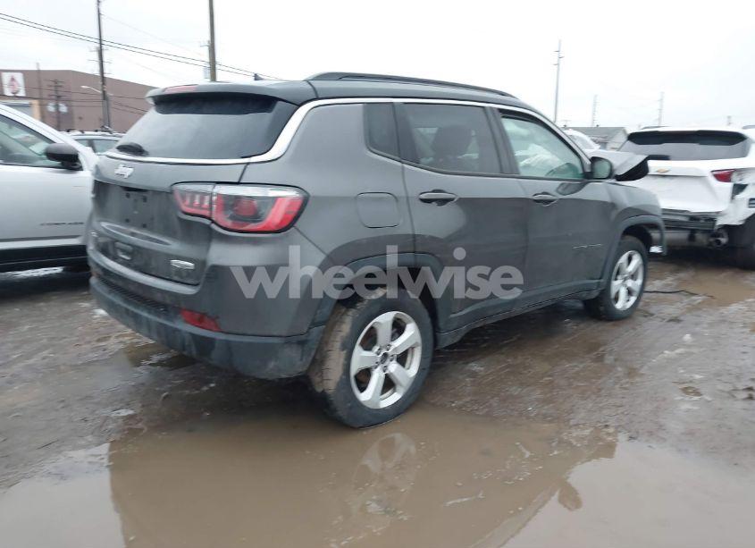 Photo 4 of 2018 Jeep Compass LATITUDE 4X4 (VIN 3C4NJDBB4JT161349)