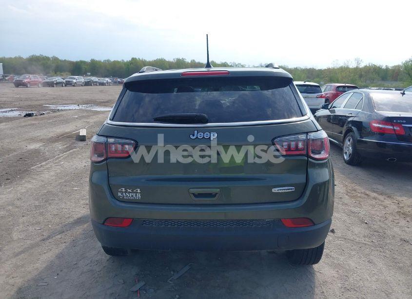Photo 16 of 2018 Jeep Compass LATITUDE 4X4 (VIN 3C4NJDBB4JT176031)